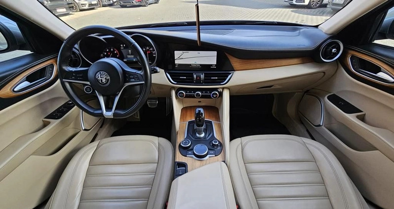 Alfa Romeo Giulia cena 89900 przebieg: 90500, rok produkcji 2017 z Rzeszów małe 92